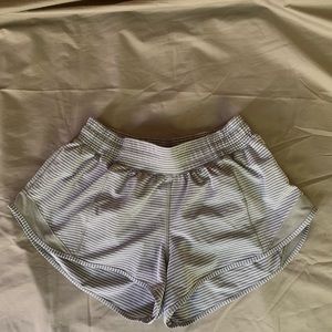 Lululemon Hotty Hot Low-Rise Lined Short 2.5"